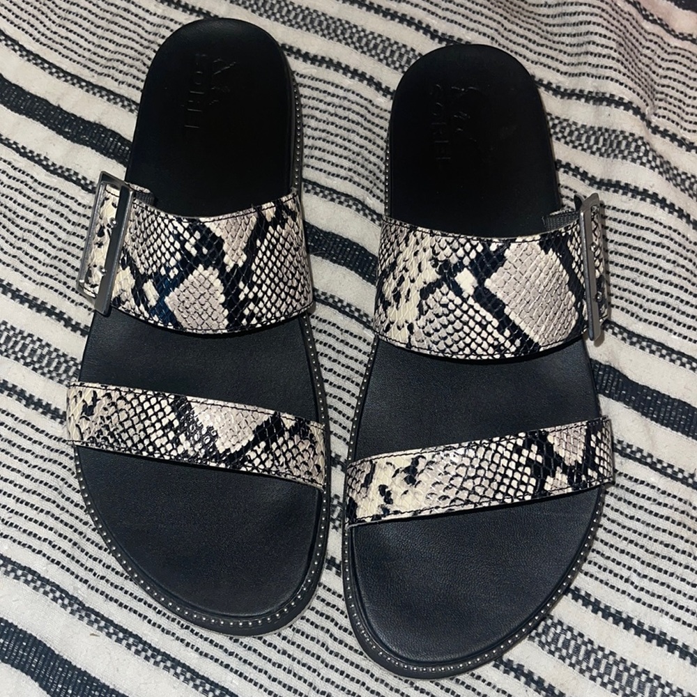 SOREL Snakeskin slides Sz 10